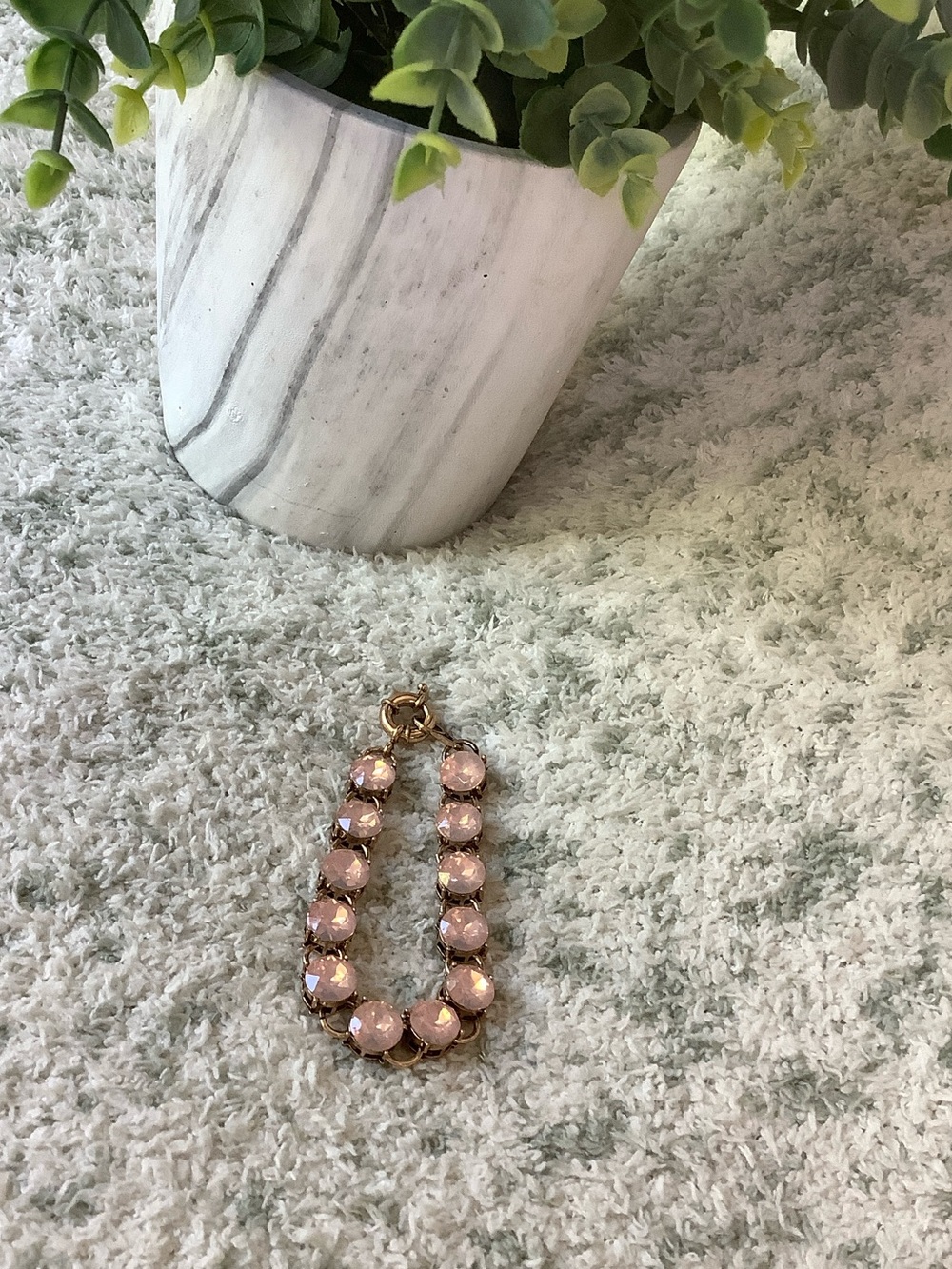 Pink Apricot Milk Glass Crystal Studded Bracelet 7”, Gold Metal NWT unbranded